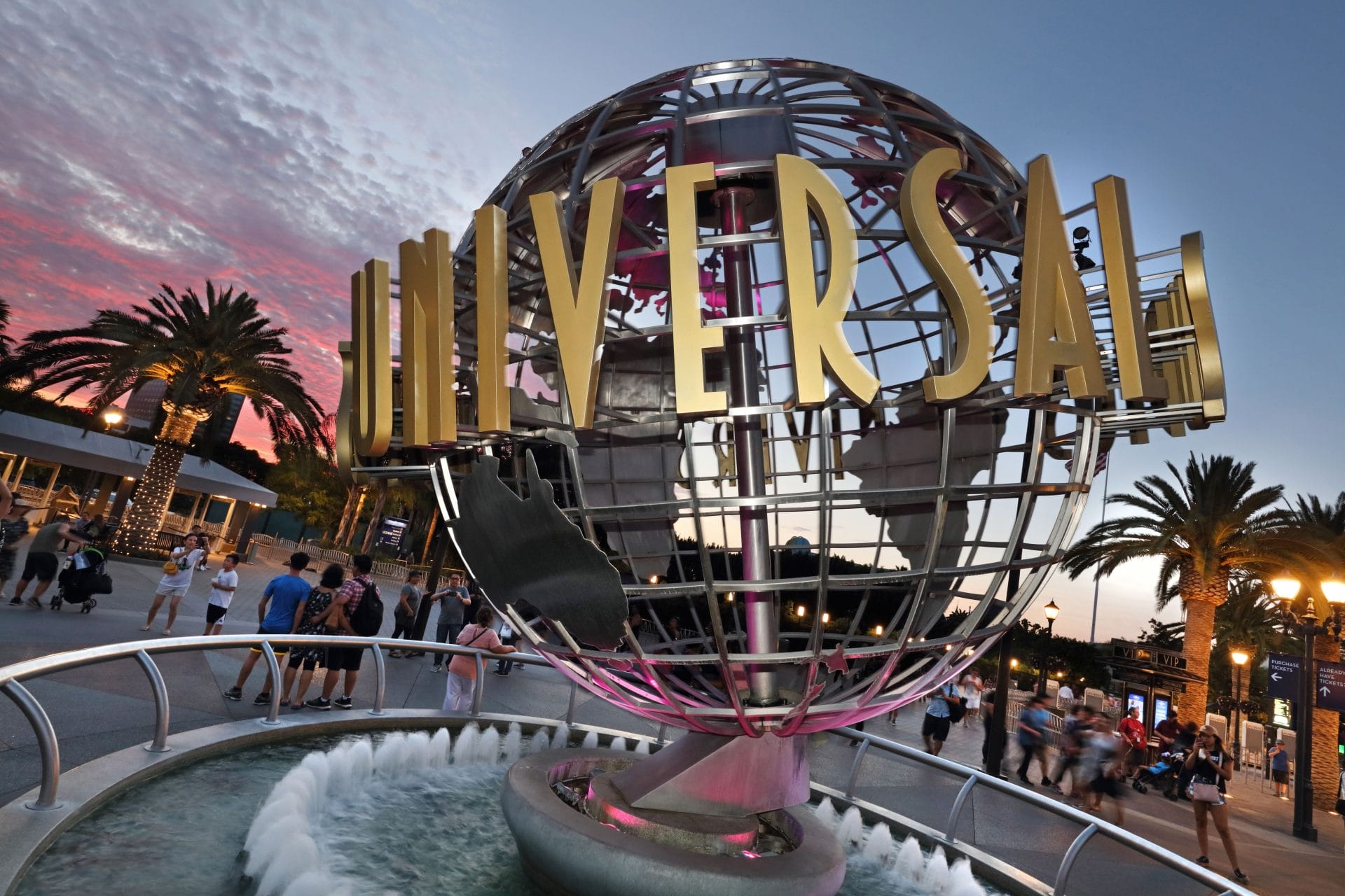 USH Globe Dusk (2)